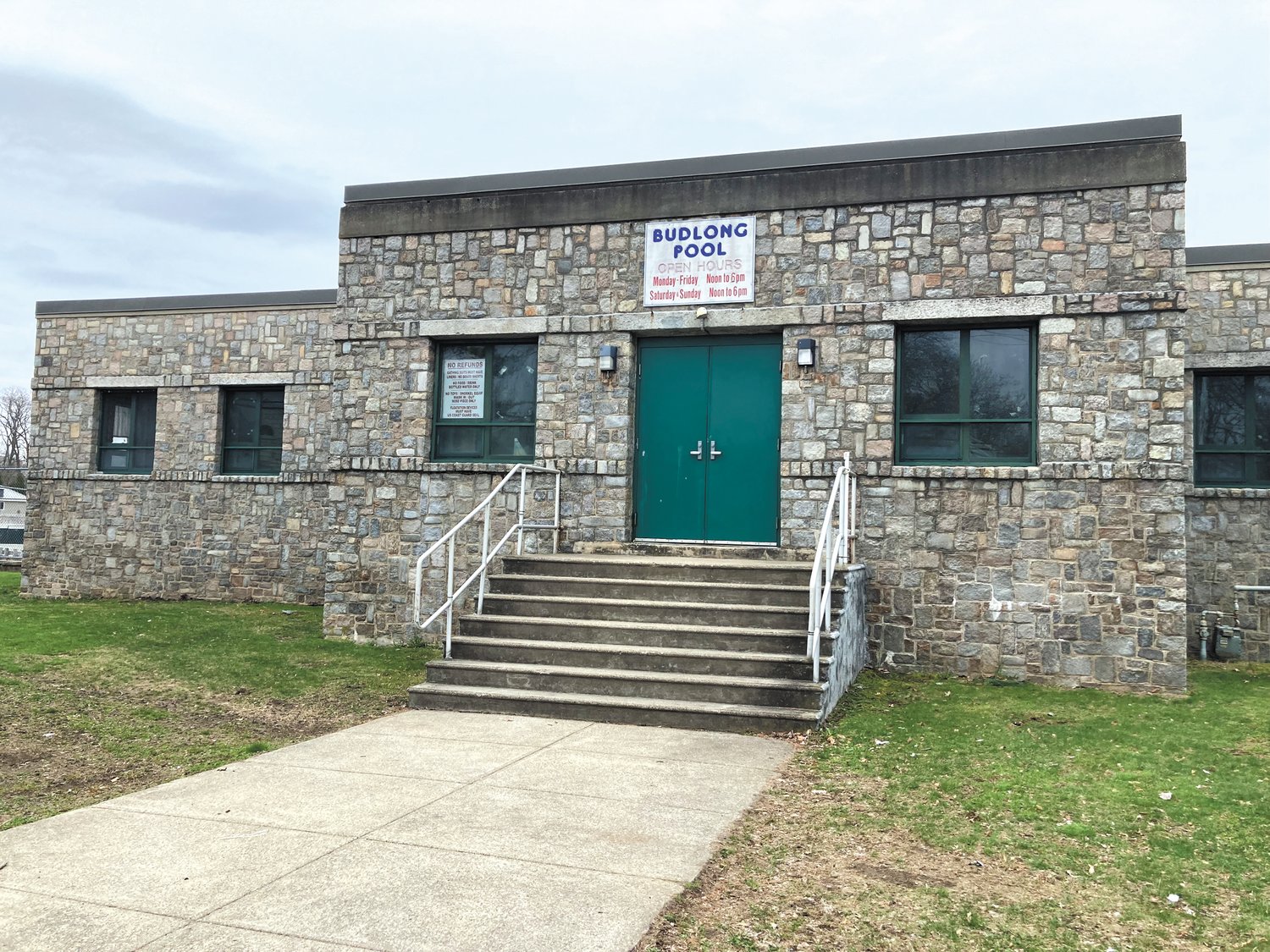 WILL IT STAY? Now that there’s agreement of a scaled back version for the Budlong Pool complex it remains to be seen what will stay and what goes including this building. (Cranston Herald files)
